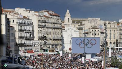 París 2024 inicia la cuenta regresiva con la llegada de la llama olímpica a Marsella