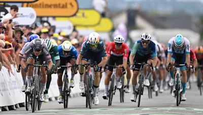 Bennett sixth as Philipsen wins Tour de France stage 10