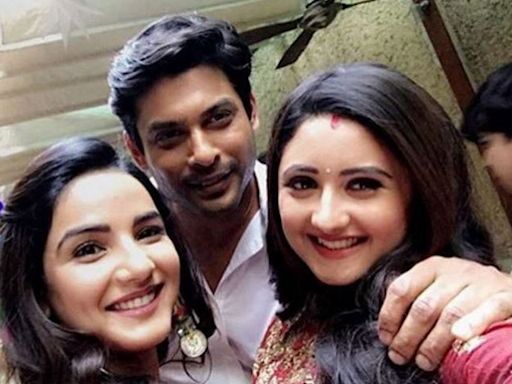 Jasmin Bhasin gets teary eyed remembering Sidharth Shukla: "I became numb"