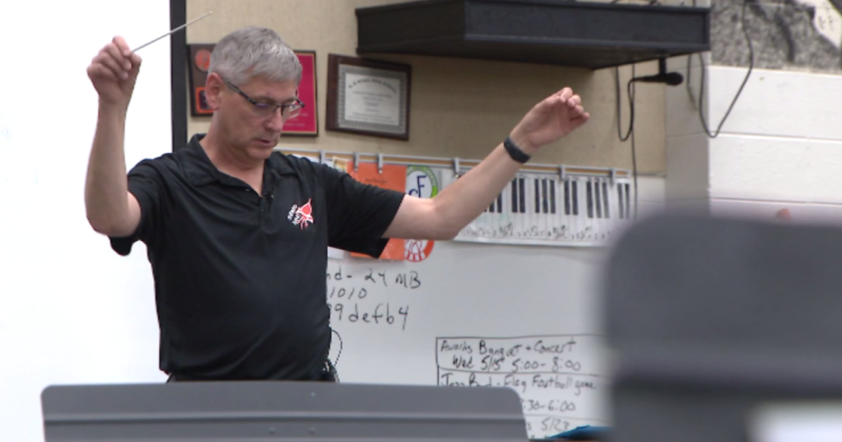 Beloved suburban Chicago high school band director leaves impact after 33-year career