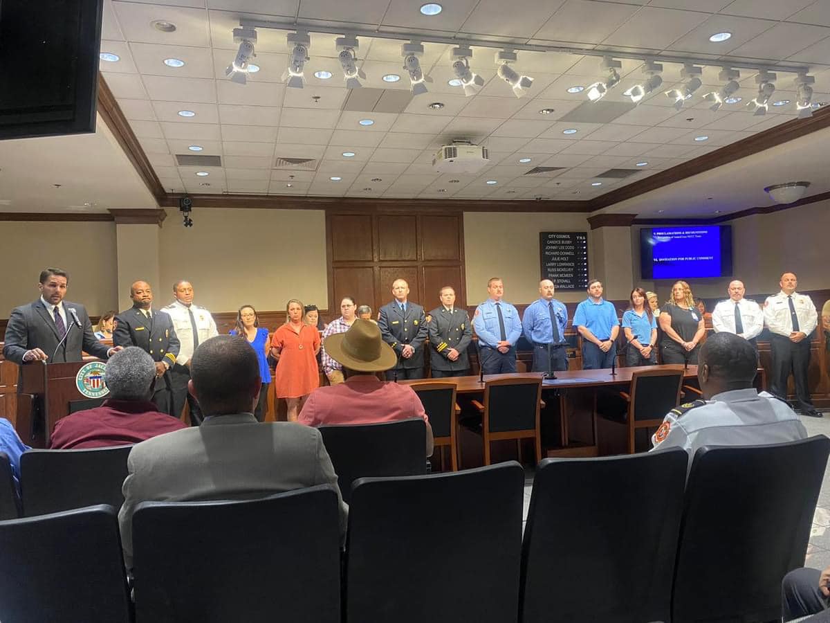 Jackson first responders honored for efforts saving newborn baby - WBBJ TV