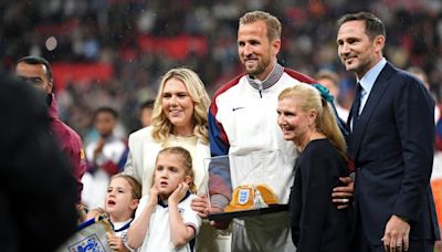 Kane se regala un doblete ante Finlandia en su centenario con Inglaterra