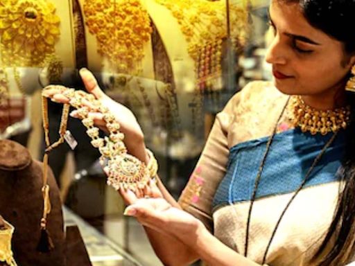 Gold Rate Falls In India: Check 22 Carat Price In Your City On July 20 - News18