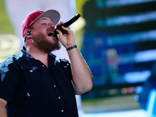 Luke Combs' Phoenix concert an exuberant singalong, from 'Wild Things' to 'Fast Car,'