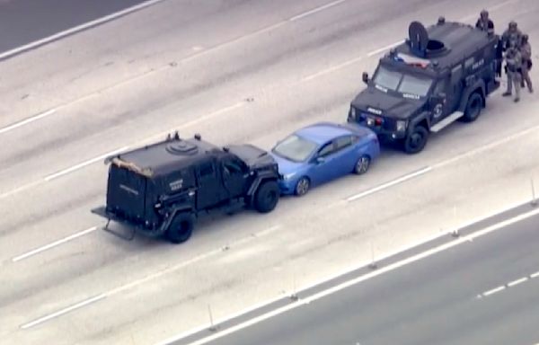 Pursuit standoff on the 91 Freeway ends in Anaheim but traffic remains stalled