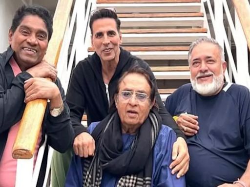 Akshay Kumar Poses With Johny Lever, Ranjeet In BTS Pic From Housefull 5. Netizens Go 'Abhi Maza Aayega Na Bhidu'