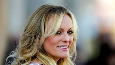 La actriz porno Stormy Daniels comienza a declarar en el juicio a Donald Trump