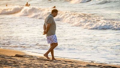 Geraldo Luís é flagrado sozinho e pensativo em praia famosa do Ceará