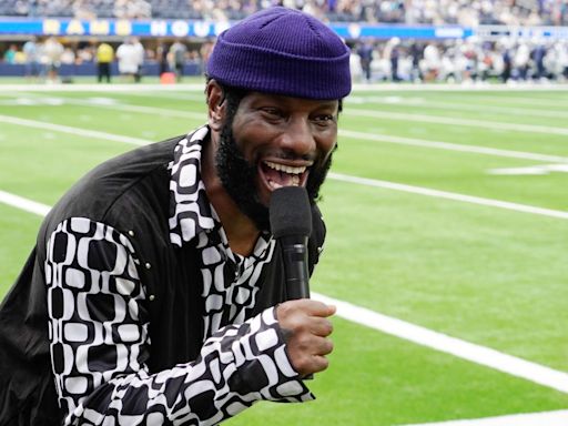 Tyrese Sends X Into Laughter With Fake Beard And Hair During National Anthem Performance