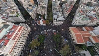 El editorial de Roberto Navarro sobre la marcha universitaria contra el ajuste de Milei: "Victoria de los jóvenes y del Estado"