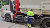 Vertido de combustible en Estella/Lizarra por la rotura del depósito de un camión
