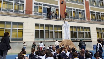 Los alumnos de Infantil de La Salle recrean la pedrea de Santo Toribio