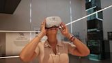 Compradores de condos de lujo en Miami usan la realidad virtual para ver y sentir los rascacielos terminados