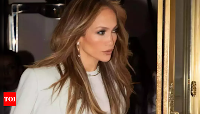 Jennifer Lopez spotted without wedding ring amid rumors of divorce with Ben Affleck | English Movie News - Times of India