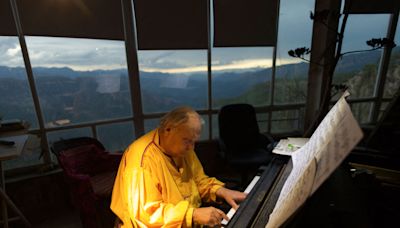 El pianista estadounidense que se enamoró del pueblo tarahumara y ya nunca más se fue: "Somos hojas en un árbol y cada uno es responsable del bienestar común"