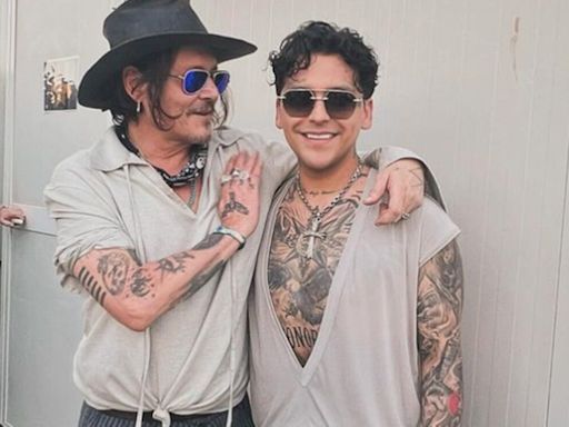 Christian Nodal presume foto con Johnny Depp y desata la locura en redes: "el 'Nodalverso' existe"