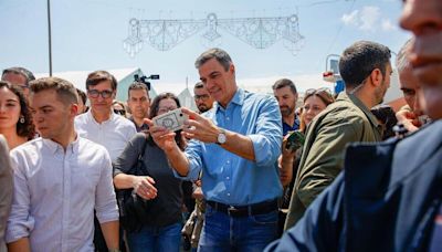 Sánchez visita por sorpresa la Feria de Abril de Cataluña