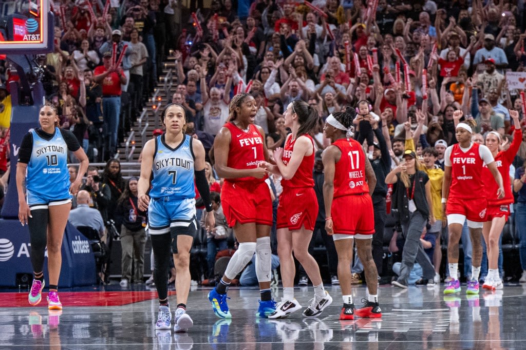 Column: A bad look for the Chicago Sky over a cheap shot — and not a lot of talk — against Caitlin Clark