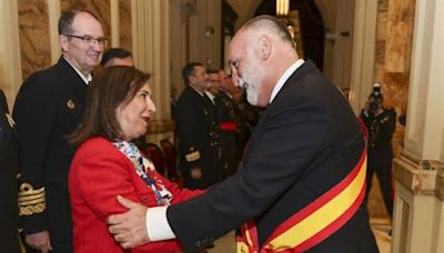 El chef José Andrés, condecorado por la Armada