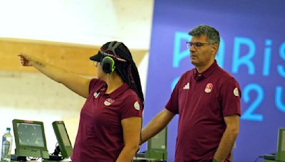 Yusuf Dikec, el tirador turco que se hizo viral en París 2024 por su actitud casual al ganar una medalla de plata