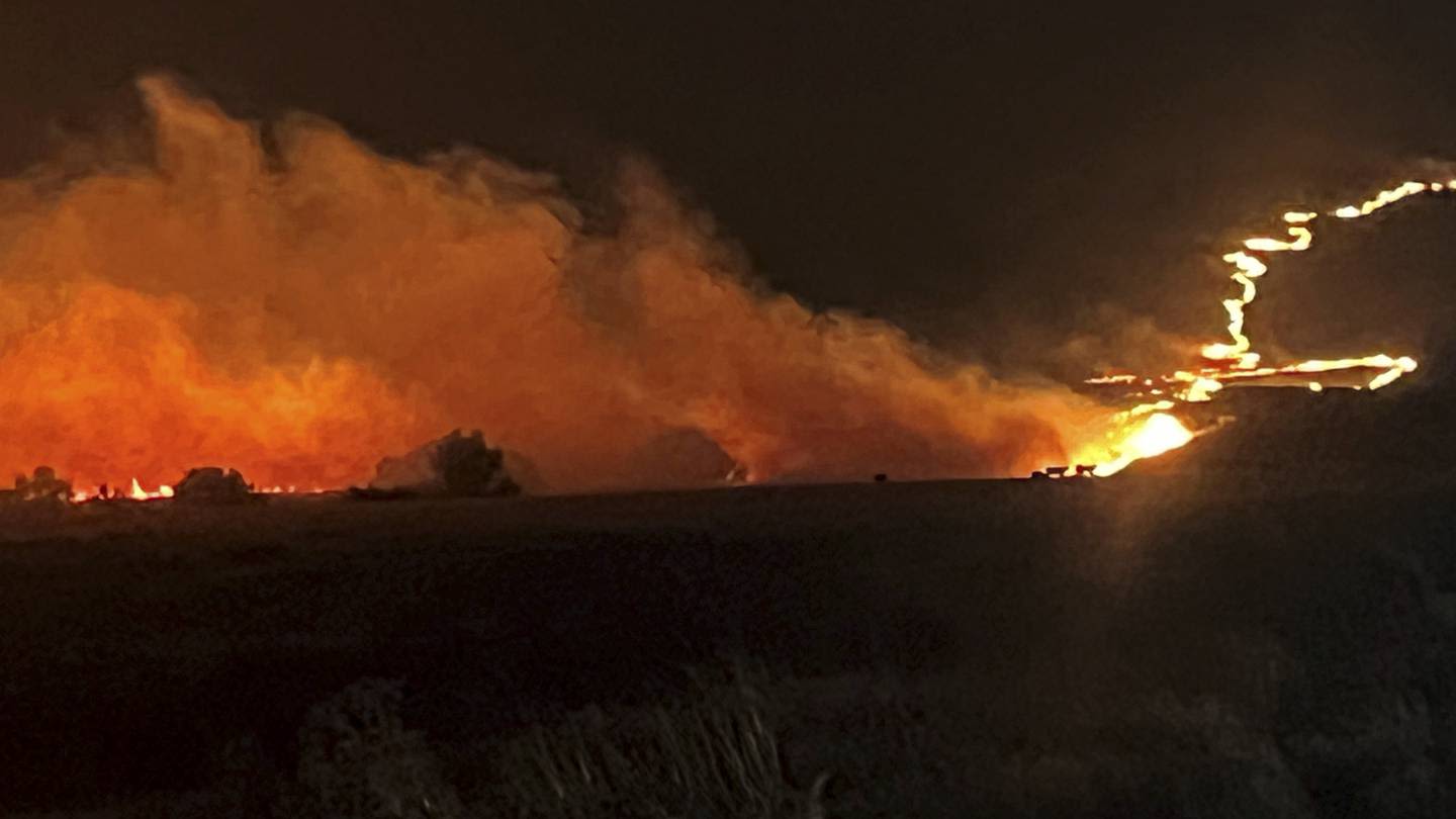 Oregon fire is the largest burning in the US. A storm with lightning and high winds exacerbates it