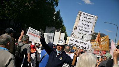 Milei recibió al "Lobo de Wall Street" en una jornada de protestas masivas en Argentina