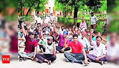 SCD College employees hold sit-in over salaries | Ludhiana News - Times of India