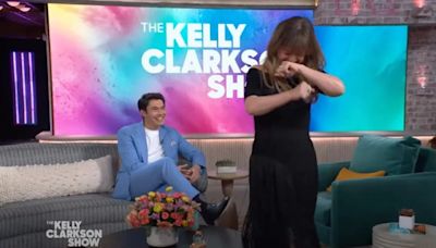 Kelly Clarkson Has to Walk It Off After Unintentionally Making Dirty ‘Meat’ Joke to Henry Golding | Video