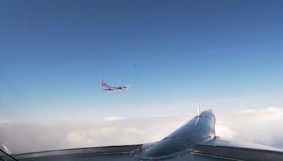 Aviones de combate estadounidenses interceptaron bombarderos rusos con capacidad nuclear cerca de Alaska: el video