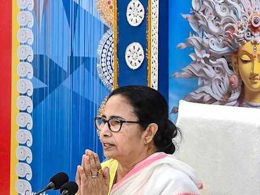 Mamata to Attend NITI Aayog Meeting to Protest 'Budget Bias, Conspiracy to Divide States' - News18