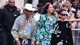 Pharrell Williams, son épouse et son fils font une apparition remarquée au défilé Kenzo