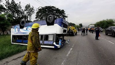 PNB obstaculizó labor del reportero gráfico Juan Carlos Hernández durante accidente vial de Mañongo