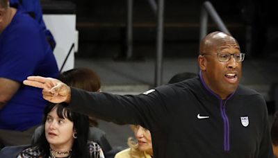 Mike Brown se sale con la suya y seguirá en los Kings con un aumento de sueldo