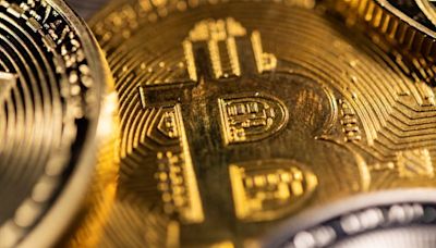 Bitcoin price today: down to $62k amid dollar pressure, inflation jitters By Investing.com