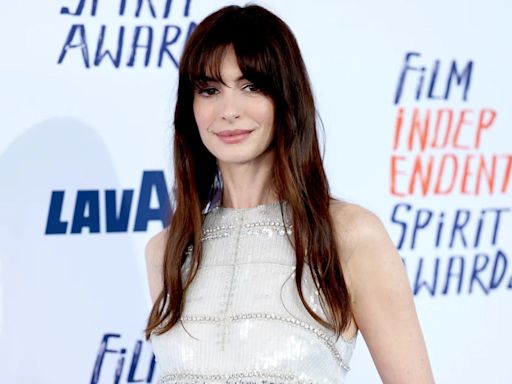 Anne Hathaway sufrió un aborto espontáneo mientras actuaba como mujer embarazada en el escenario