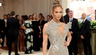 5 formas de llevar la manicura transparente más elegante de Jennifer Lopez esta primavera