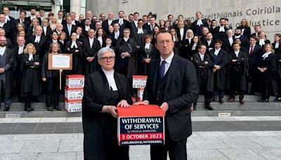 Criminal barristers to withdraw services again - Homepage - Western People