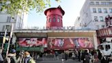 El Moulin Rouge, símbolo de París, amanece sin aspas por primera vez en 135 años