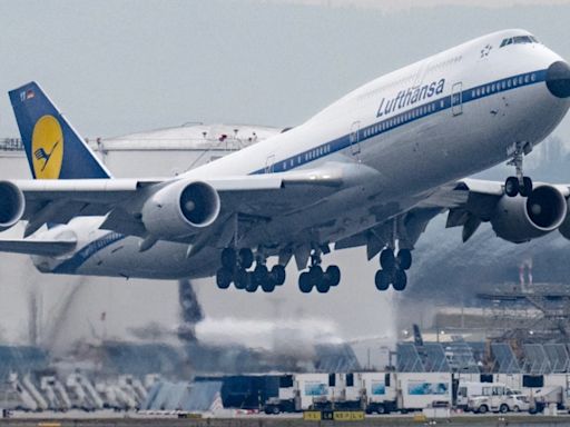 Wild Video Shows Lufthansa Boeing 747 Bouncing Off Runway in Failed Landing
