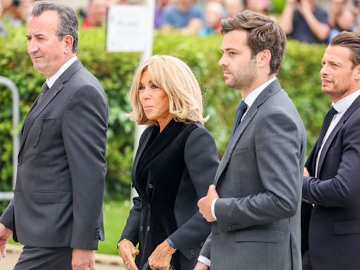 Obsèques de Françoise Hardy : ce moment dérangeant à l’arrivée de Brigitte Macron qui était passé inaperçu