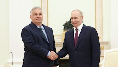 Orban viaja a Rusia y se reúne con Putin para hablar de Ucrania, pese a las críticas de la UE