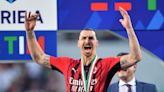 Ibrahimovic jogará para além dos 41 anos após prorrogar contrato com Milan