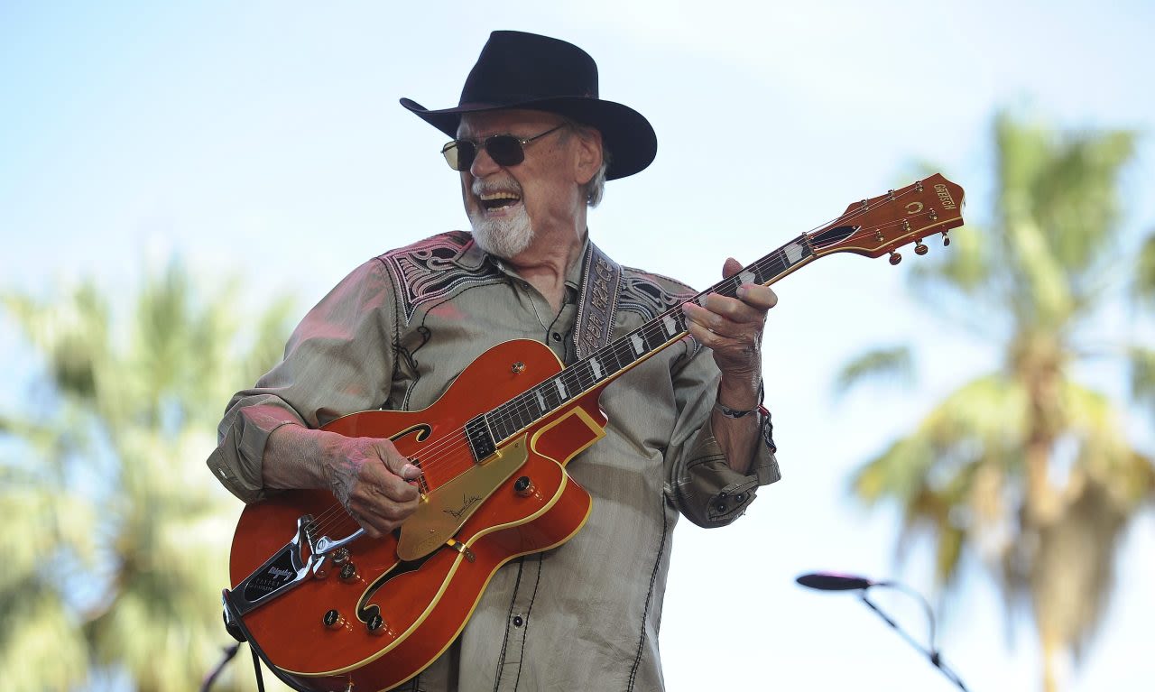 Duane Eddy, twangy guitar hero of early rock, dead at age 86