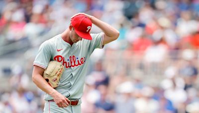 Mercado lit up by Braves as Phillies lose series to end trip