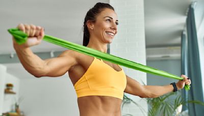 You only need 30 minutes and 1 resistance band to build muscle all over and strengthen your core