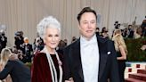 La mamá de Elon Musk, de 74 años, hace historia en traje de baño en la portada de ‘Sports Illustrated'