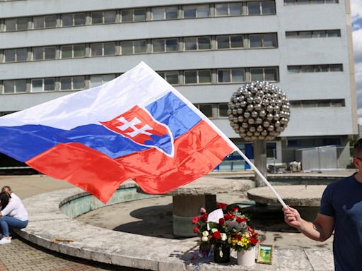 斯洛伐克總理菲佐遇刺：二度接受手術預後改善 71歲疑犯首度出庭