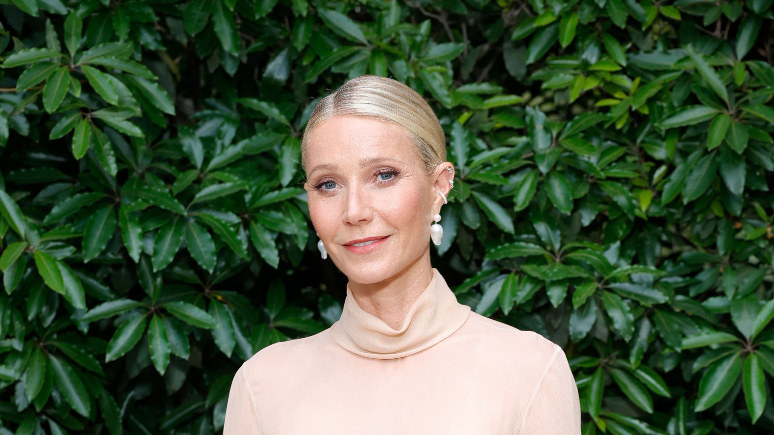 11 Gwyneth Paltrow Mirror-Selfie Outfits We're Channeling This Season