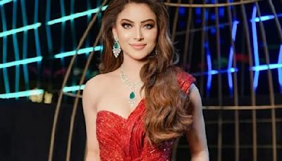 Fans Calls Urvashi Rautela 'Red Rose' As She Arrives At Airport, Papz Congratulate Her For Winning WIBA Global