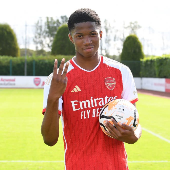 Arsenal or Bayern? Youth striker sets contract decision deadline